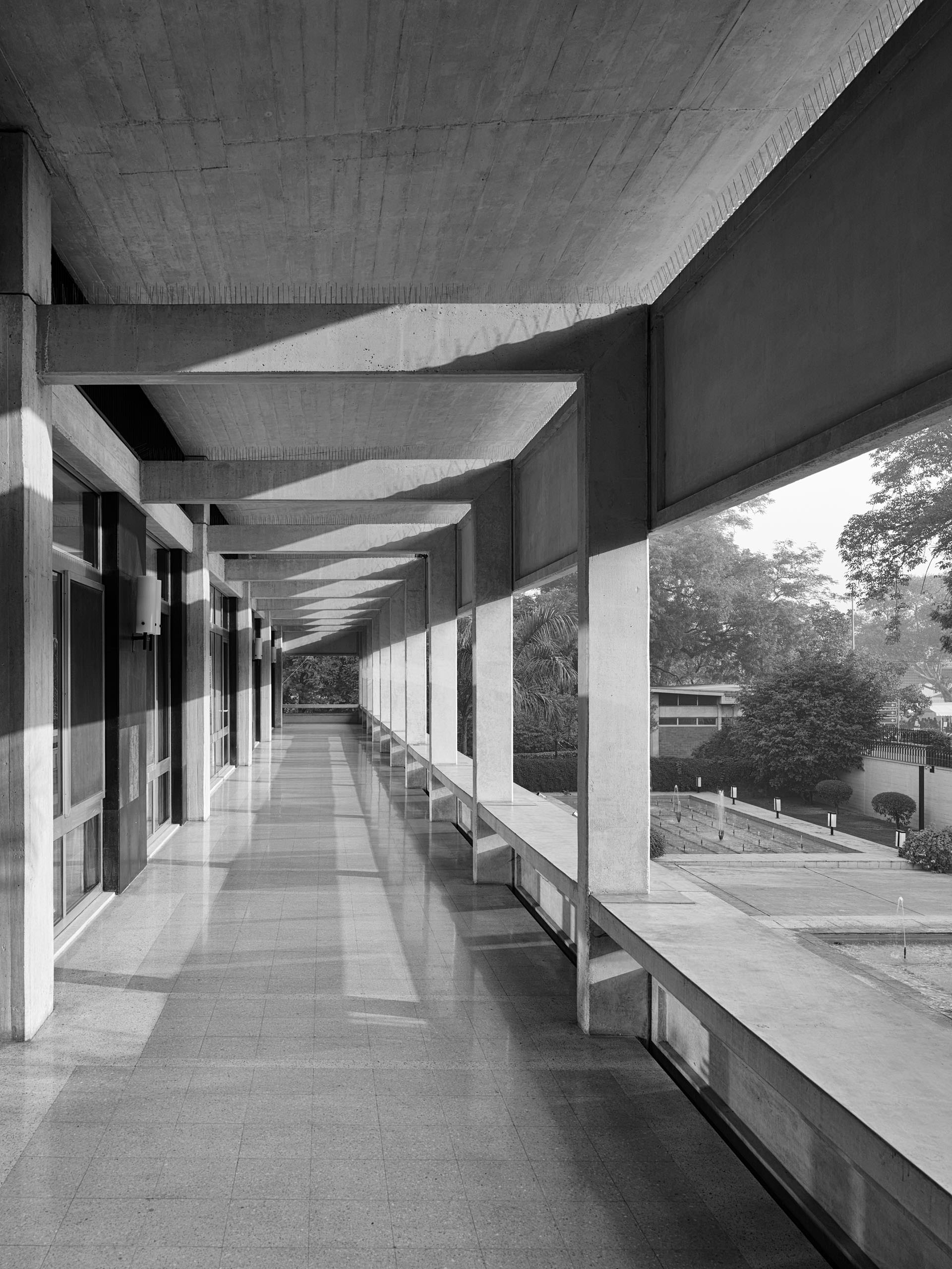 E11349 030590 BW j2560